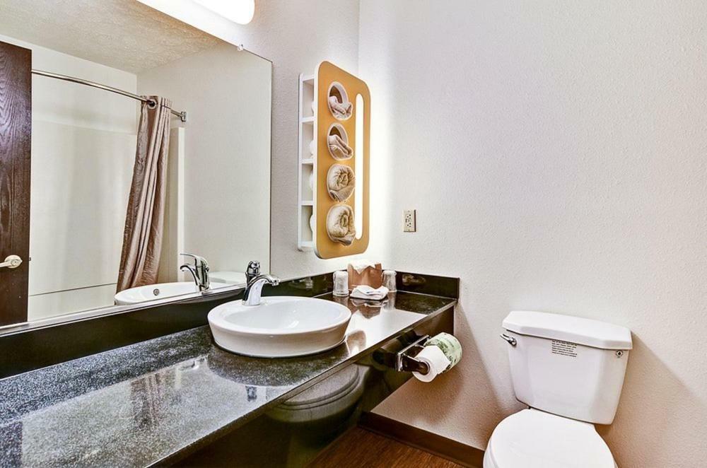 Economy Inn Pittsburgh Airport Moon Township Экстерьер фото